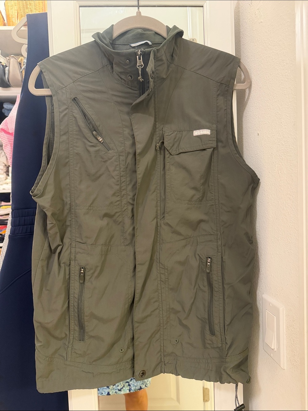 Columbia Olive Utility Vest with High Collar and Multiple Pockets